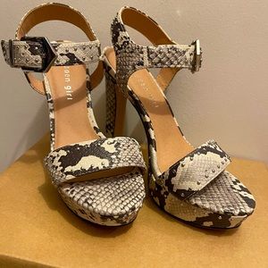 SOLD!!!!     Madden Girl shoes 👠